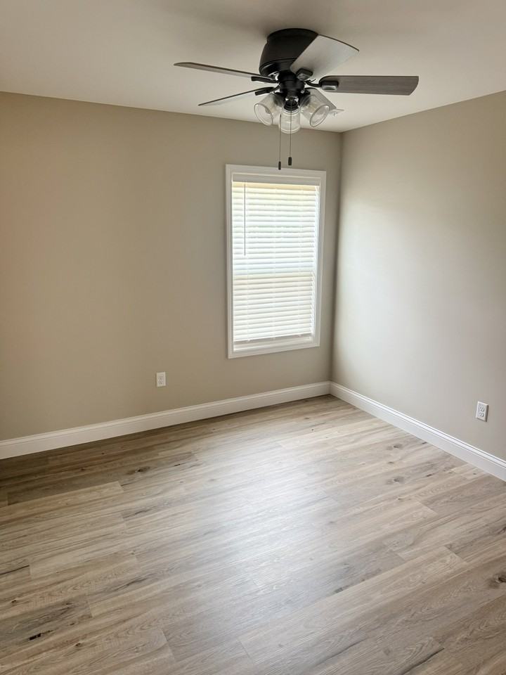 295 Oak Grove Cir - Photo 6 of 17