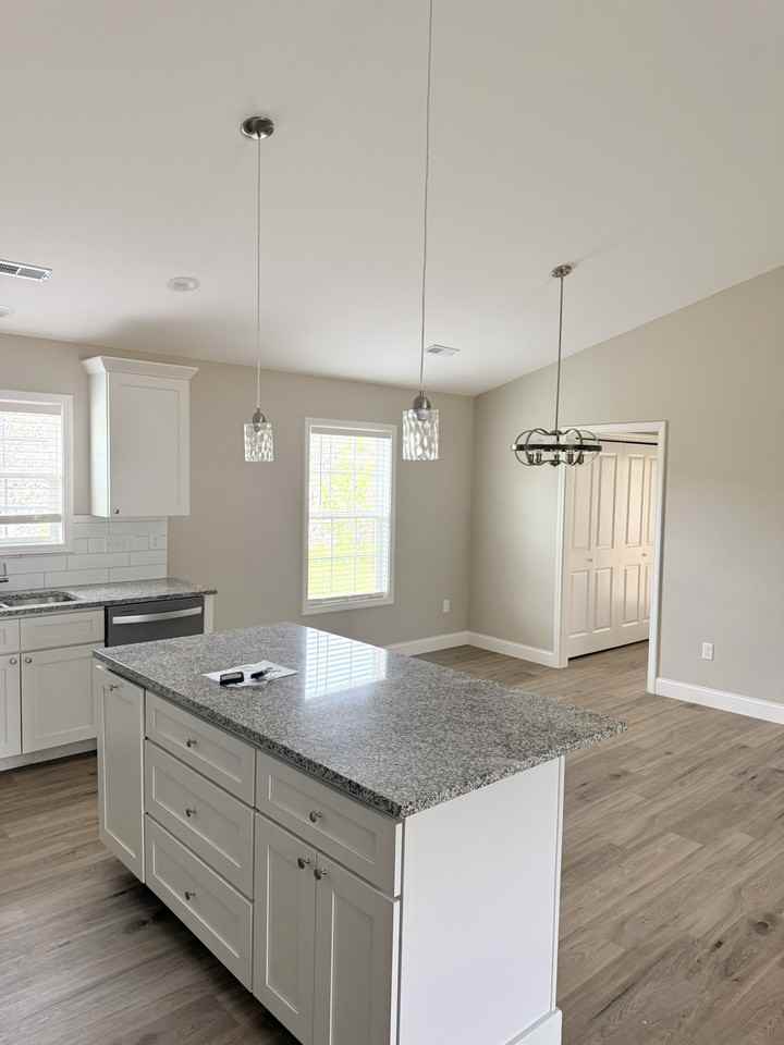 295 Oak Grove Cir - Photo 7 of 17