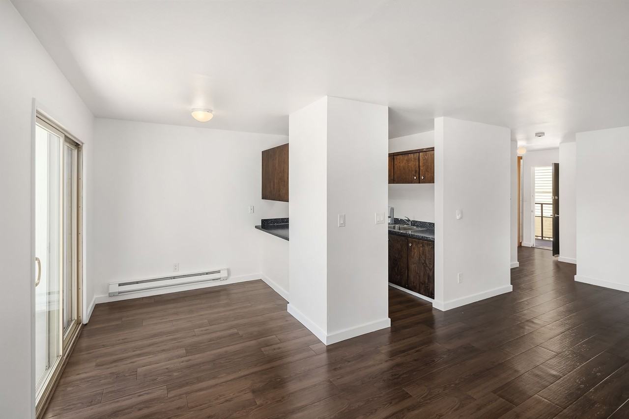 Bayview Apartments - Photo 7 of 44