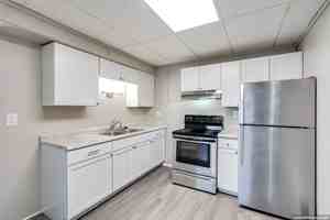 featured image of 405 School St