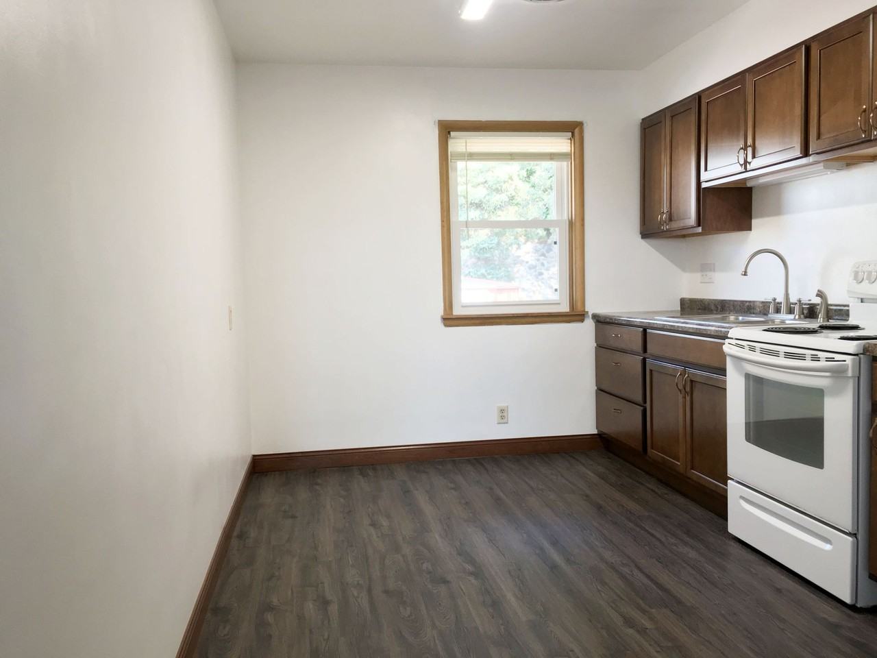 509 11th Avenue NE 4 - Photo 3 of 9