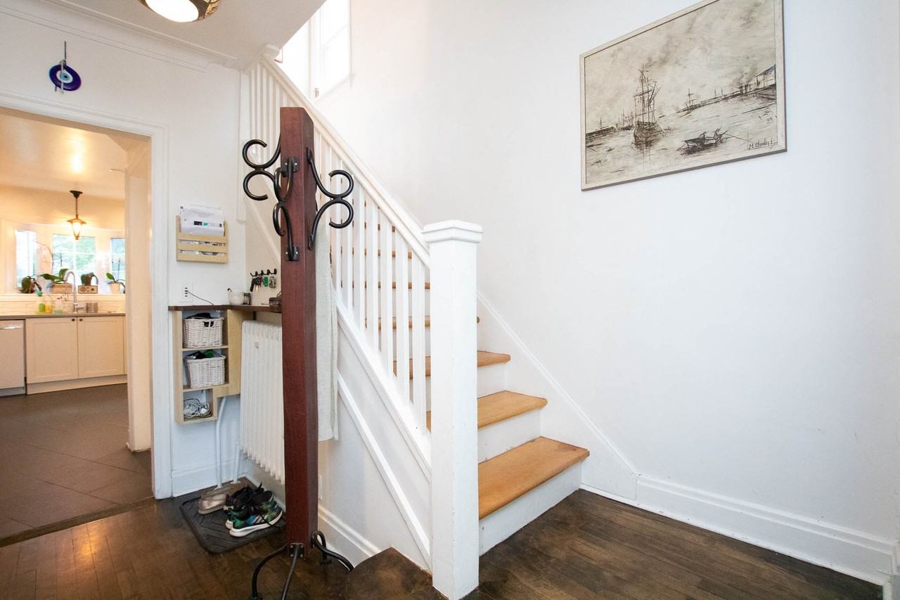42 Glengarry Road - Photo 4 of 37