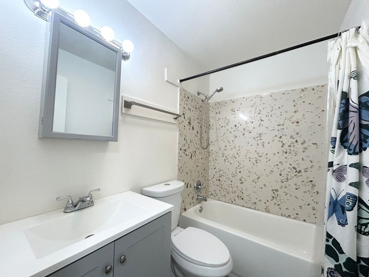 3800 Waller Ave - Photo 3 of 15