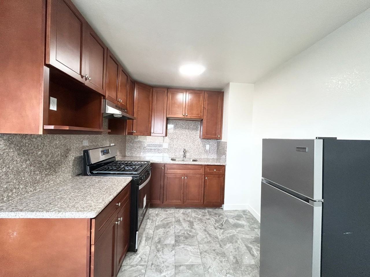 3800 Waller Ave - Photo 4 of 15
