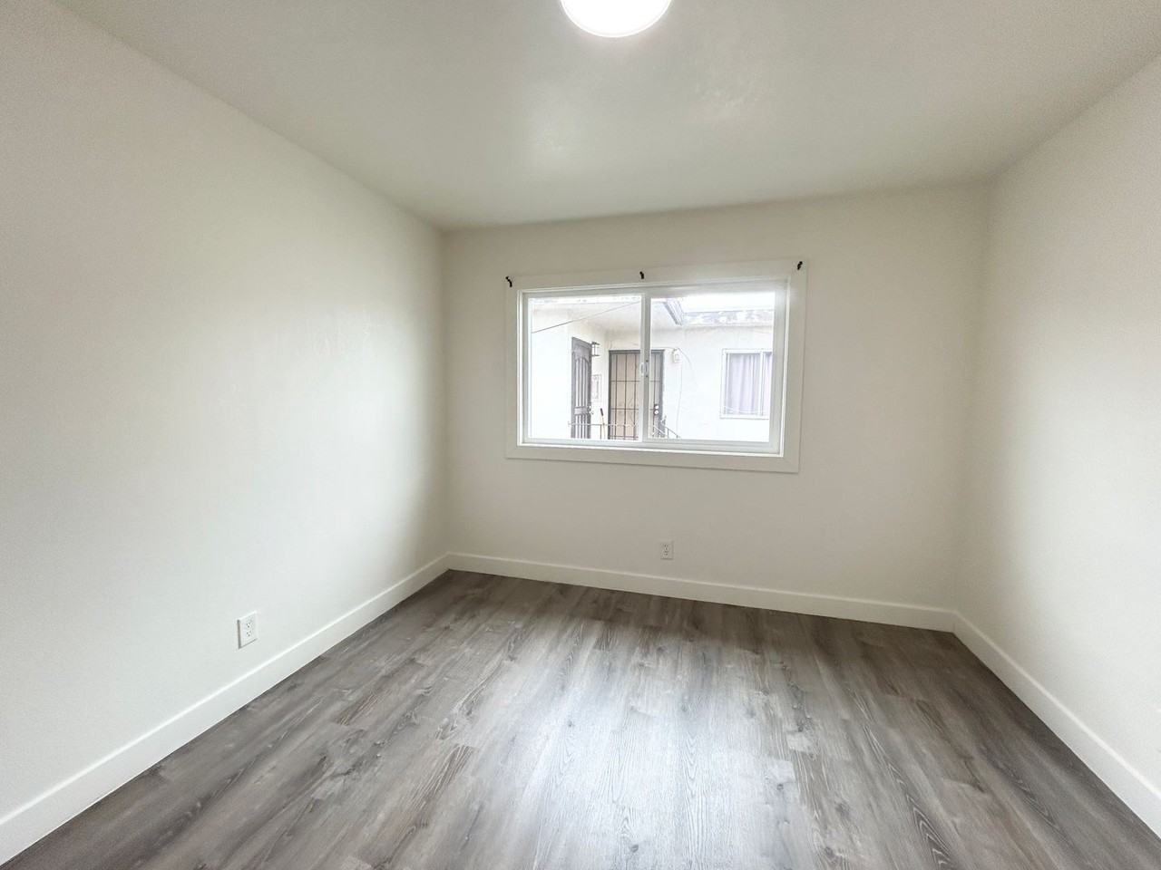 3800 Waller Ave - Photo 5 of 15