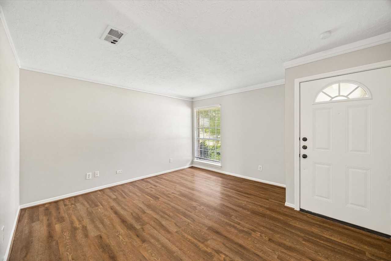 25114 Spring Ridge Dr - Photo 4 of 24