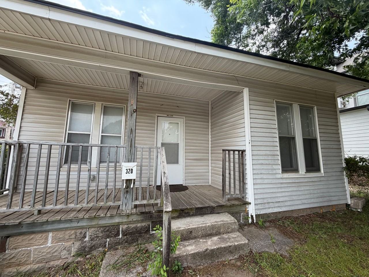 320 W Duffy St - Photo 2 of 21