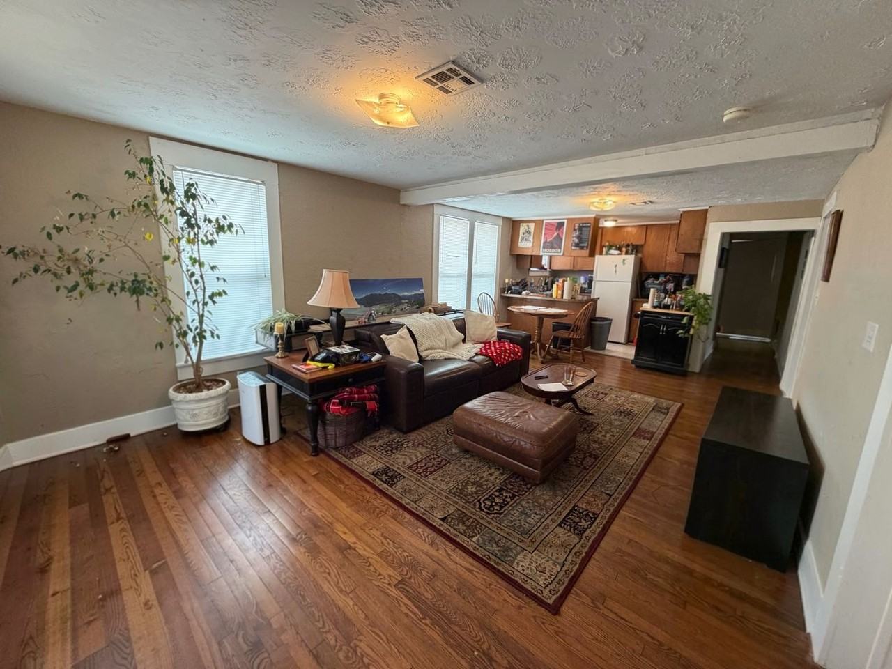 320 W Duffy St - Photo 4 of 21