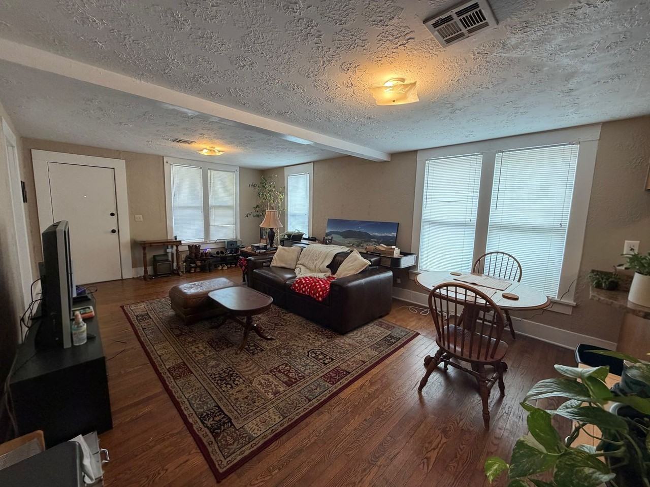 320 W Duffy St - Photo 5 of 21