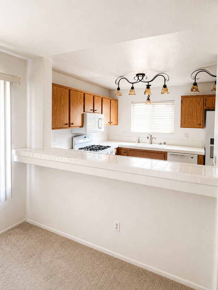1008 Harbor Heights Dr #B - Photo 3 of 8