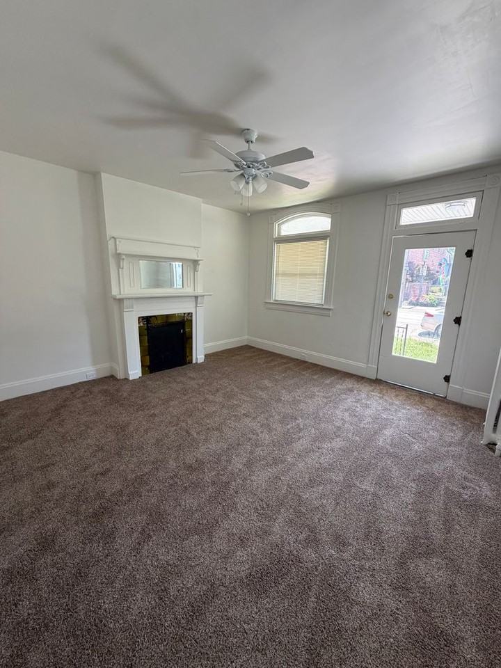 6655 Vine St - Photo 3 of 15