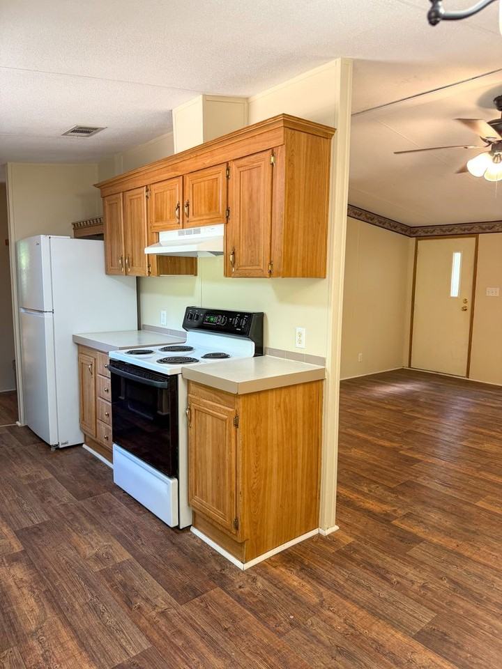 6010 Robin Rd - Photo 2 of 15