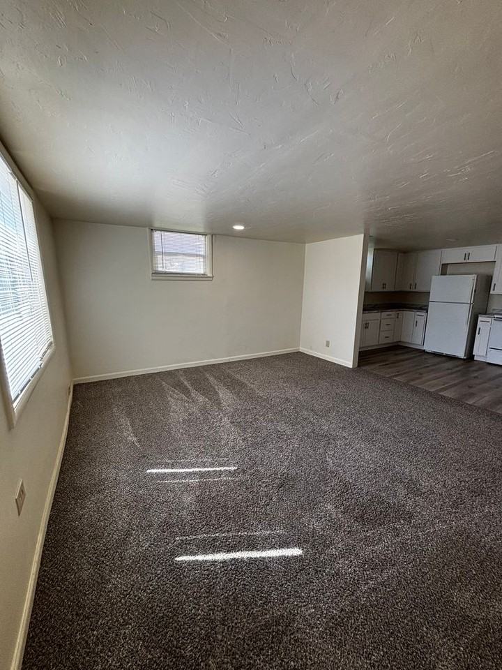533 Wayne Ave - Photo 2 of 11