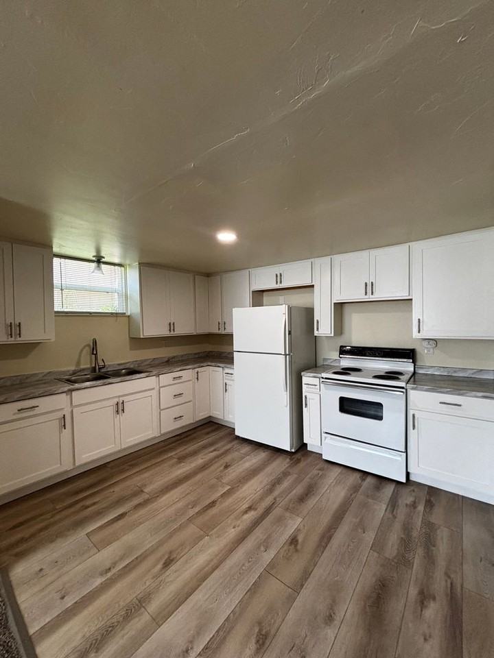 533 Wayne Ave - Photo 4 of 11