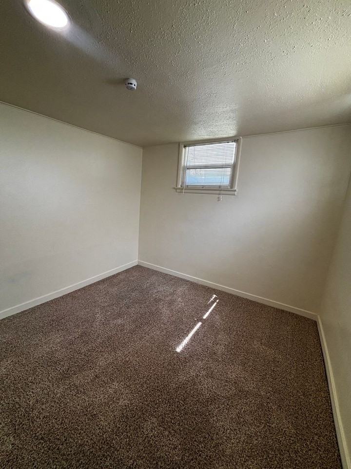 533 Wayne Ave - Photo 7 of 11