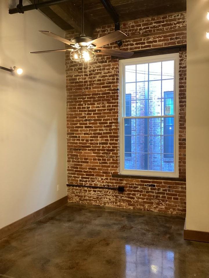 252 N Franklin St #216 - Photo 3 of 6