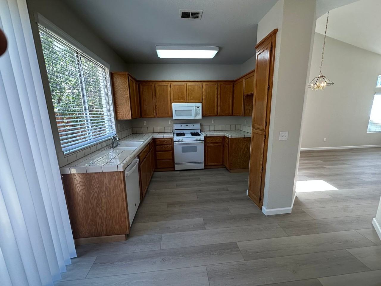 5345 Fairside Way - Photo 6 of 24
