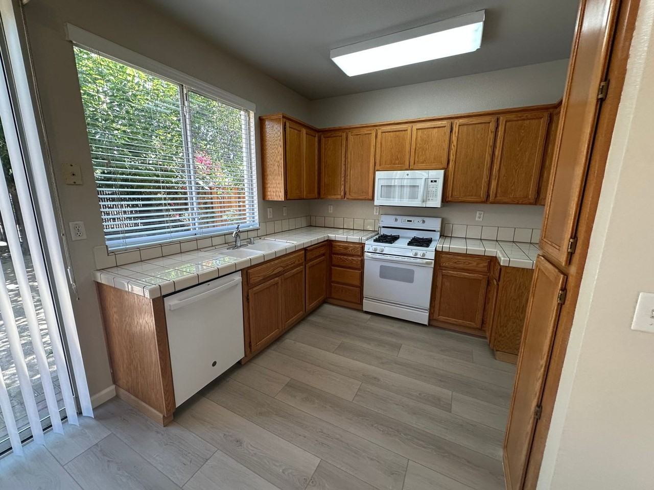 5345 Fairside Way - Photo 7 of 24