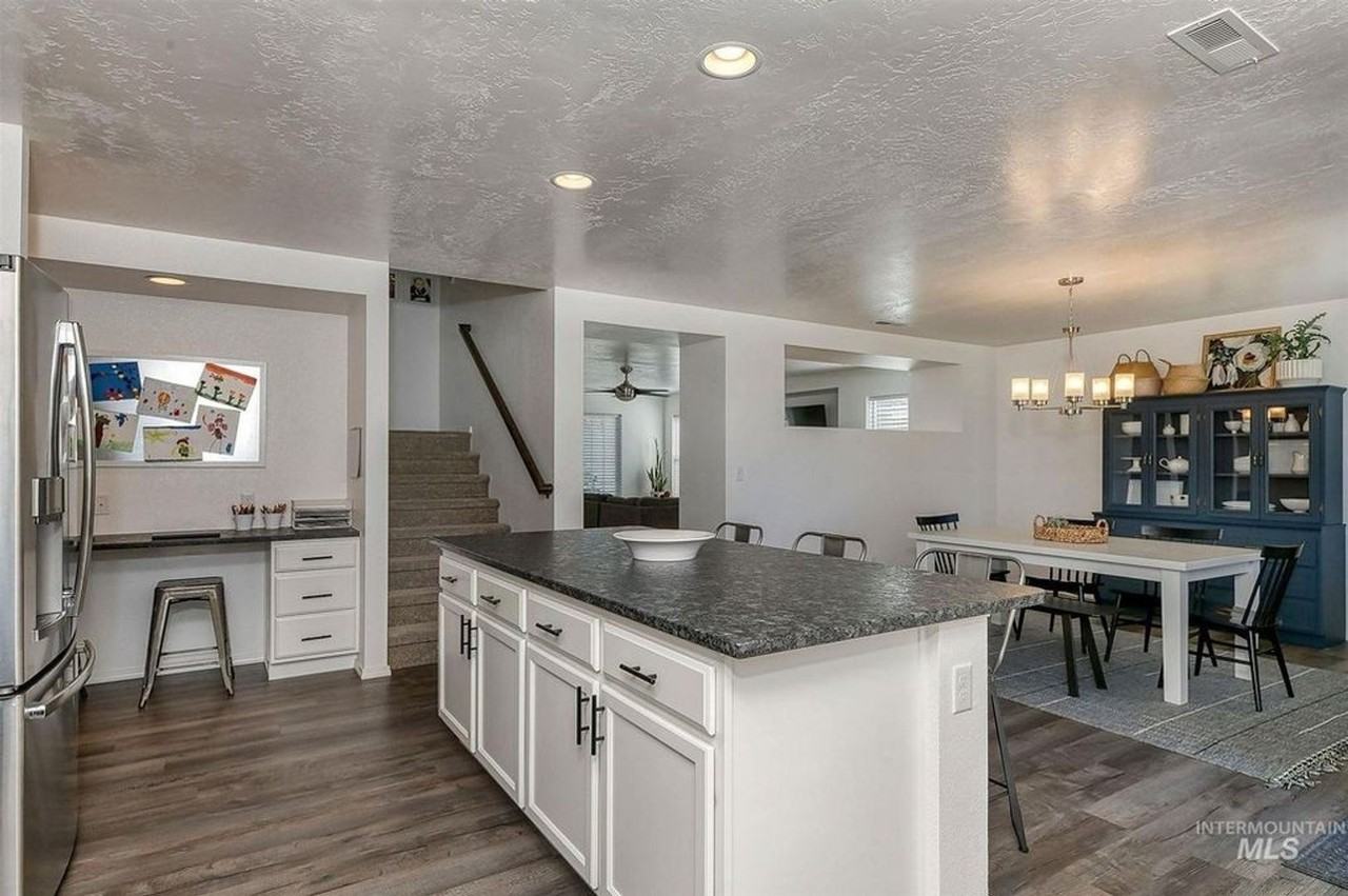 733 S Flintstone Ave - Photo 5 of 32