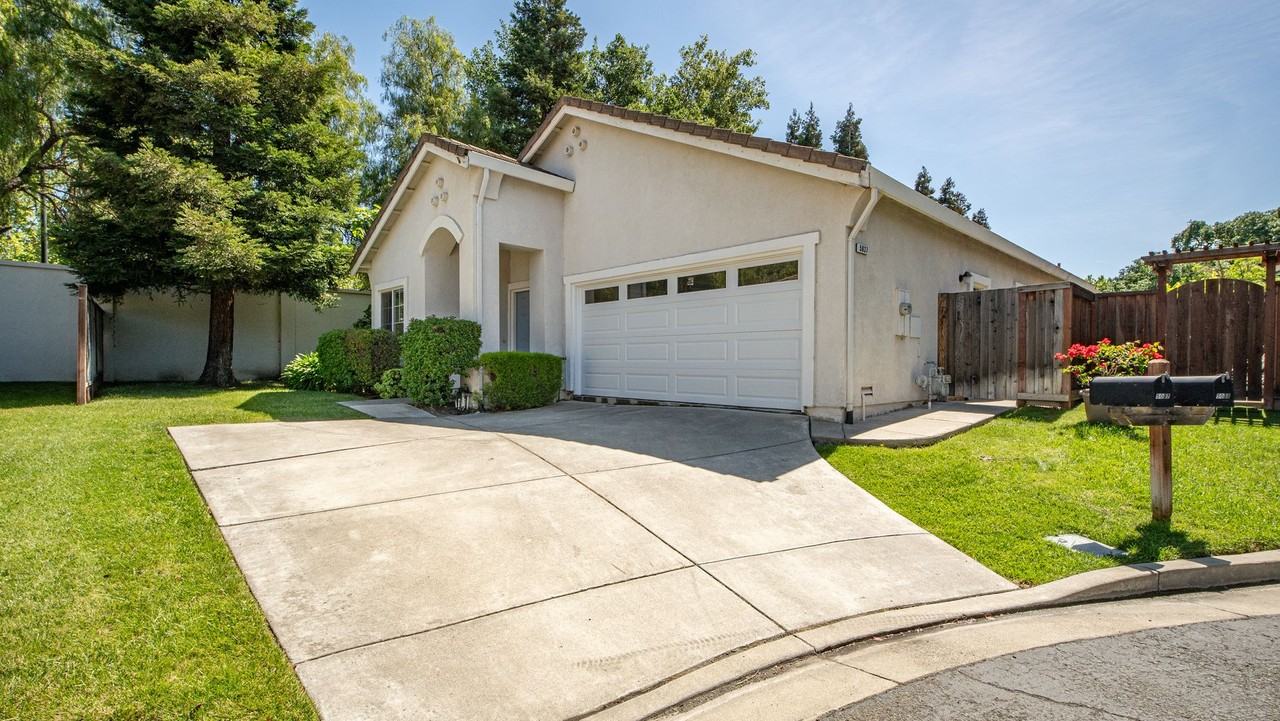 5037 Donatello Ct - Photo 3 of 17