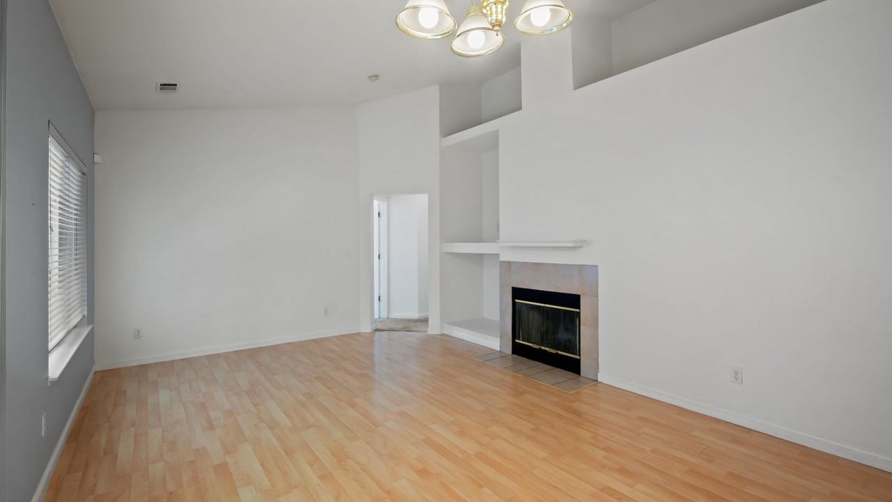 5037 Donatello Ct - Photo 4 of 17