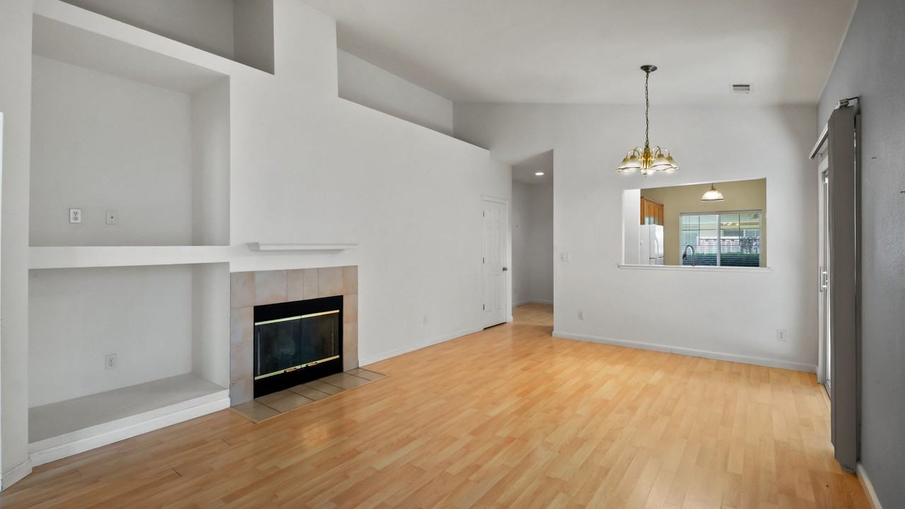 5037 Donatello Ct - Photo 6 of 17