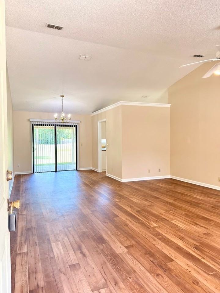 202 Cypress Dr - Photo 2 of 15