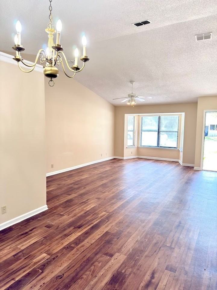 202 Cypress Dr - Photo 3 of 15