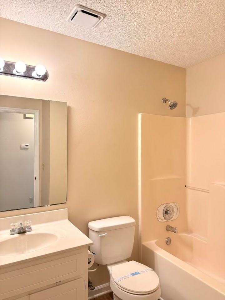 202 Cypress Dr - Photo 6 of 15