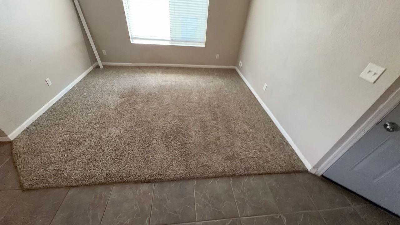 2913 E Impala Ave - Photo 3 of 6