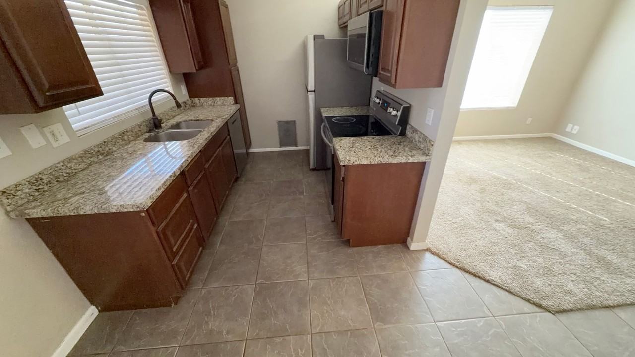 2913 E Impala Ave - Photo 4 of 6