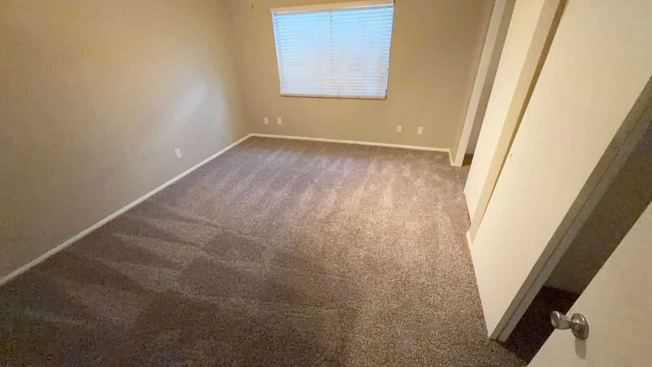 2913 E Impala Ave - Photo 5 of 6