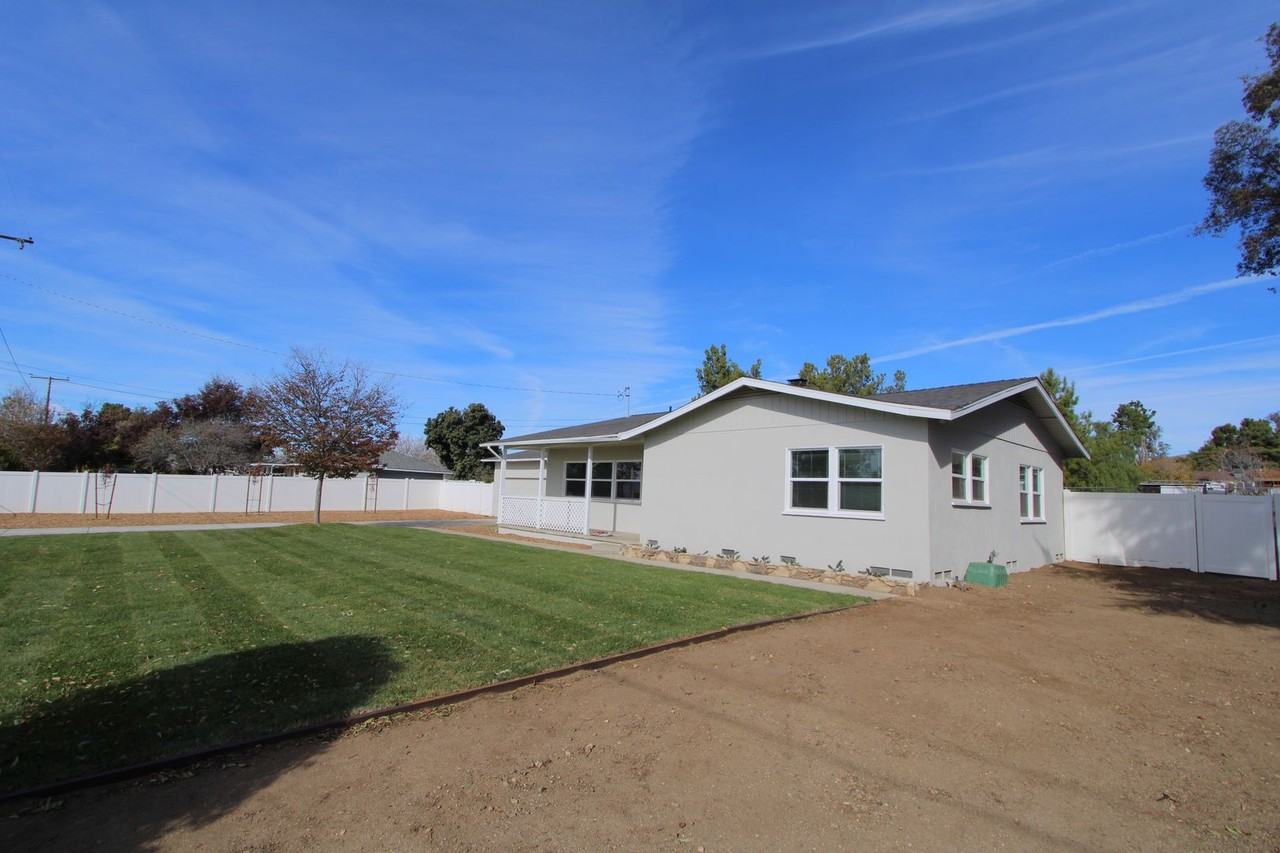 39670 Grand Ave - Photo 3 of 14