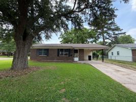 featured image of 1401 Gardenia St