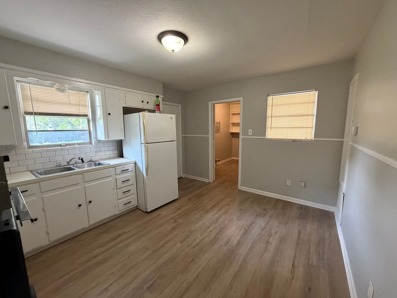 1401 Gardenia St - Photo 4 of 12