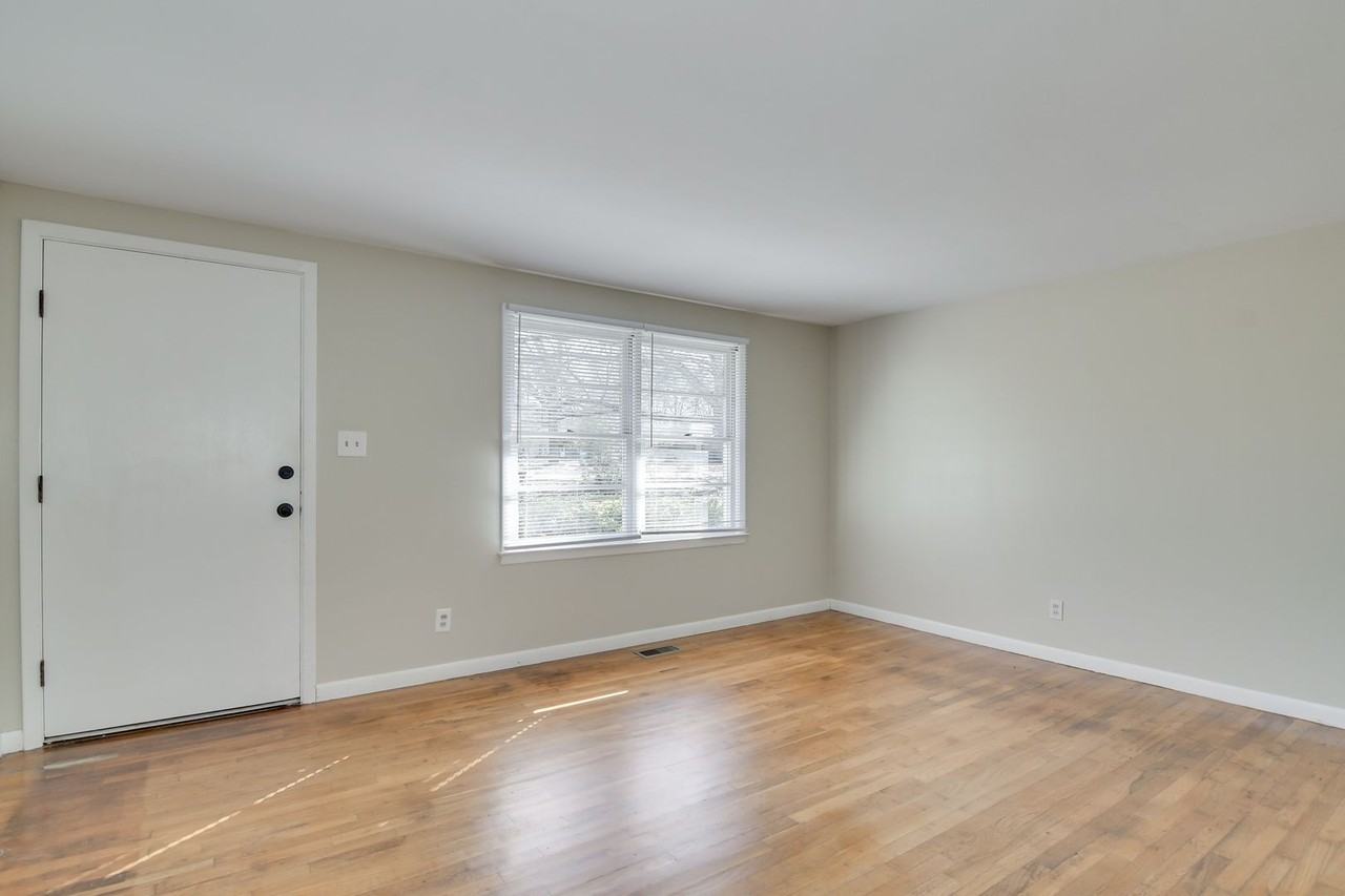 460 E Boundary St - Photo 5 of 26