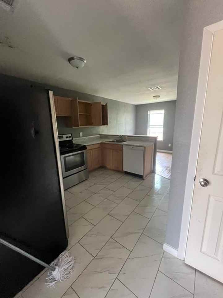 3303 Toledo Dr #D - Photo 4 of 12