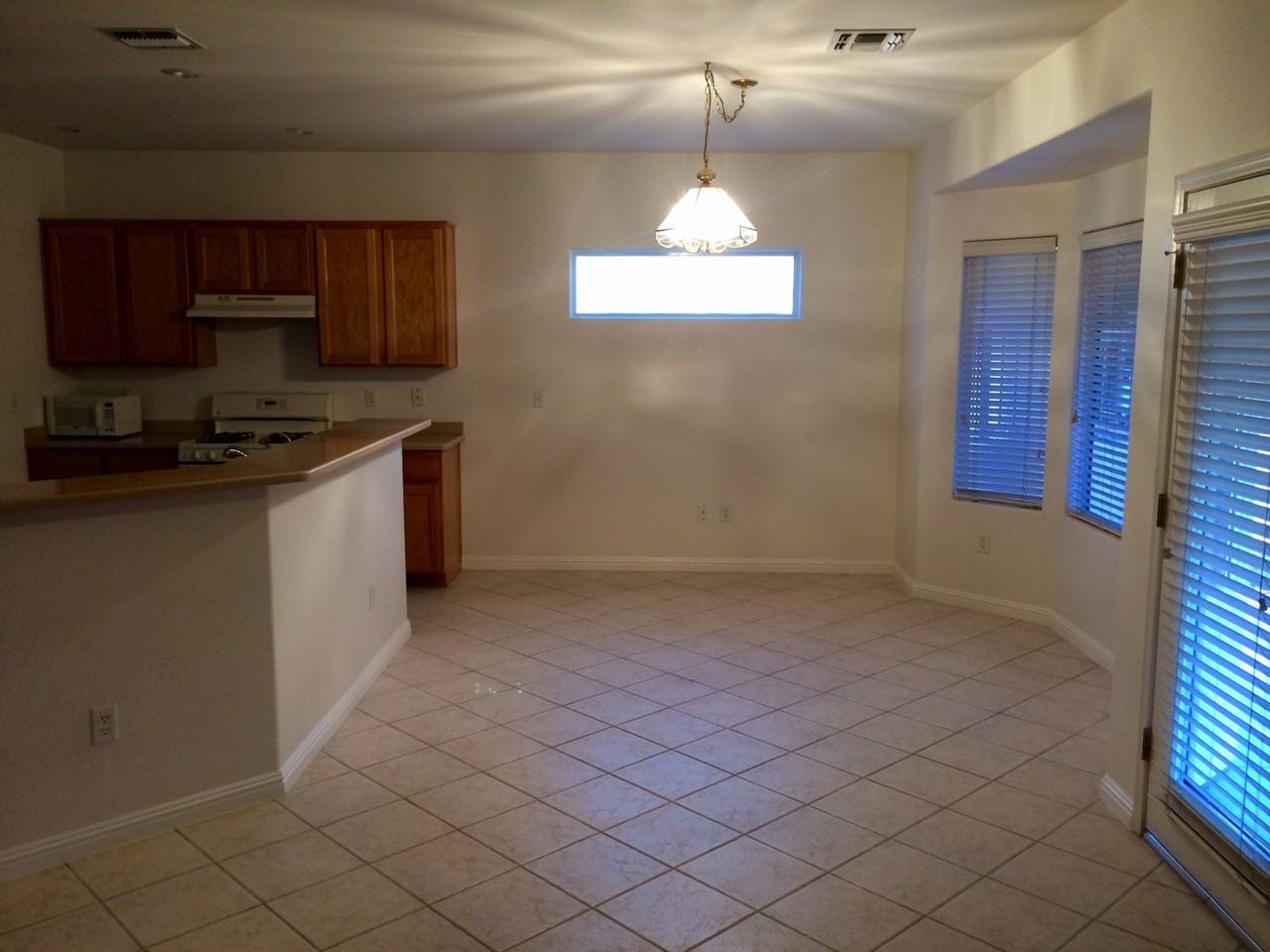 3047 Hickory Valley Rd - Photo 3 of 10