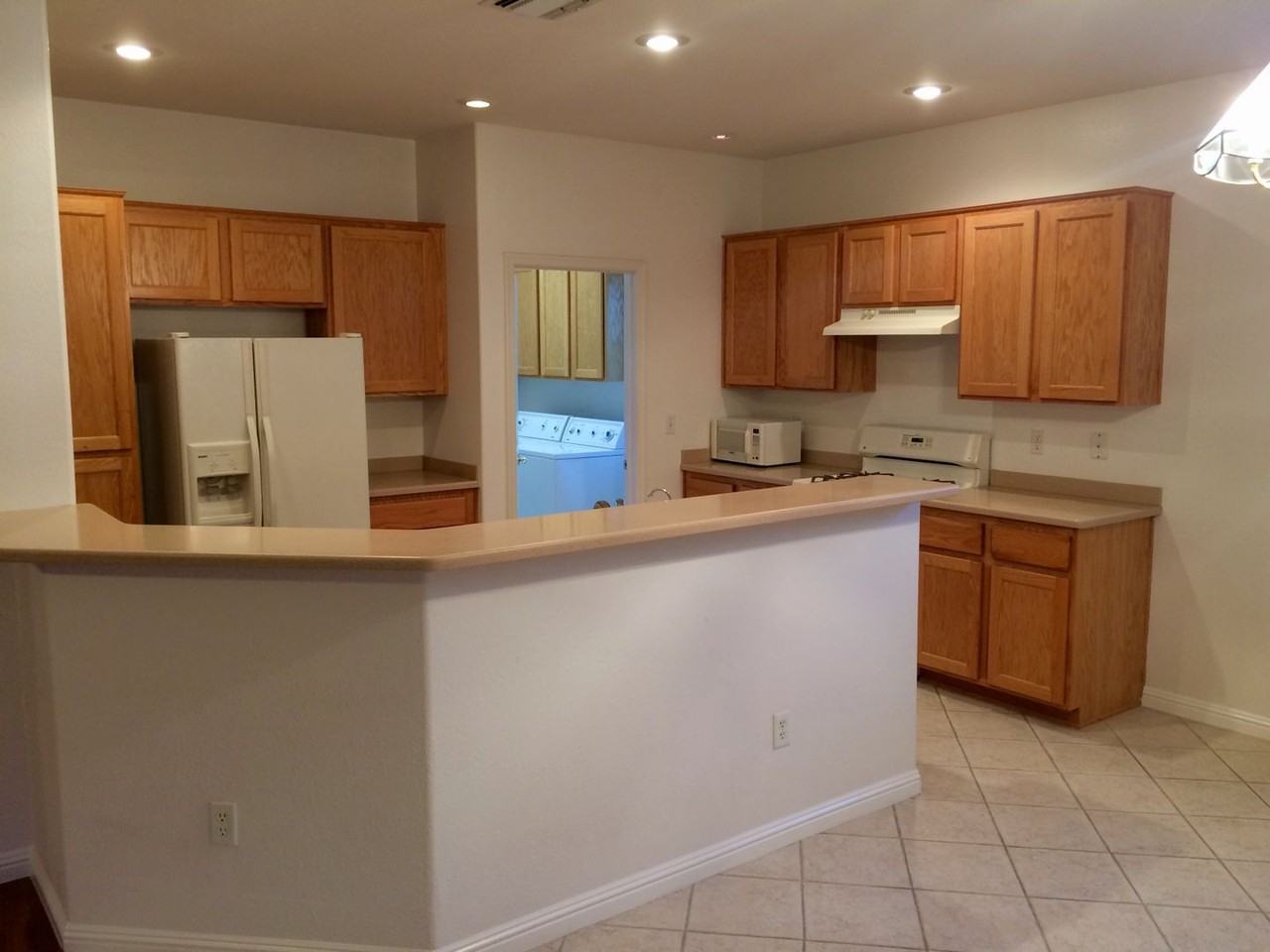 3047 Hickory Valley Rd - Photo 4 of 10