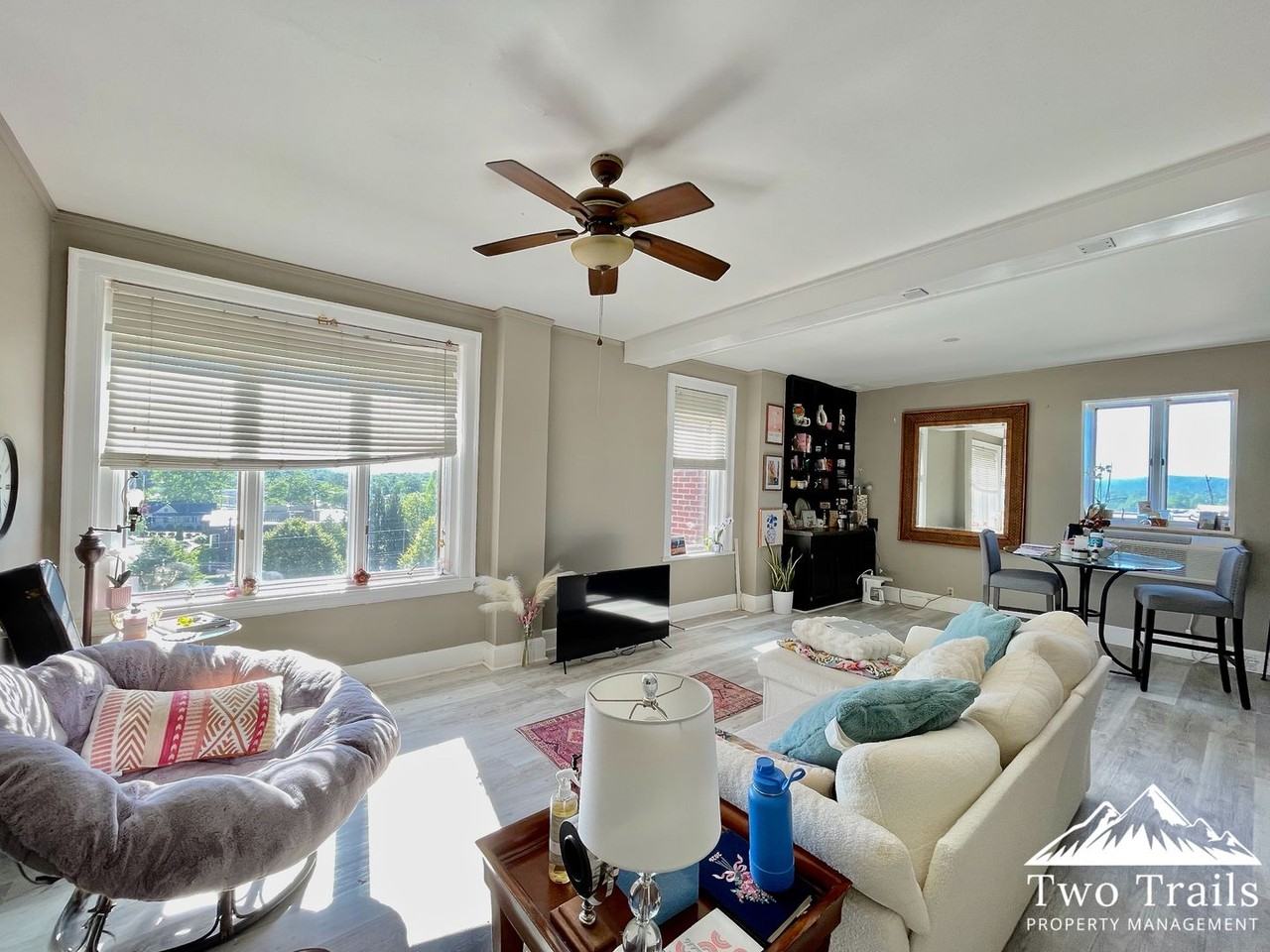 538 N Main St - Photo 2 of 10