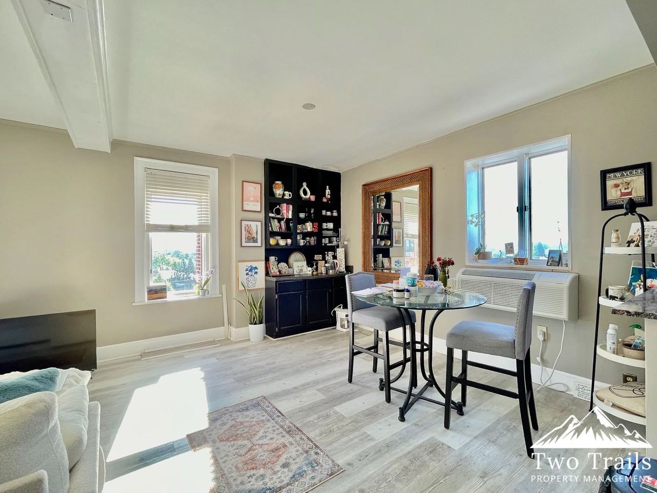 538 N Main St - Photo 4 of 10