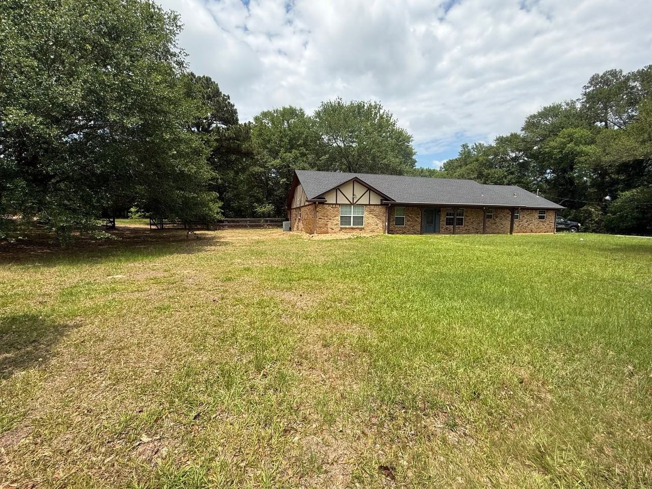 1406 Jeff Davis Dr - Photo 3 of 30