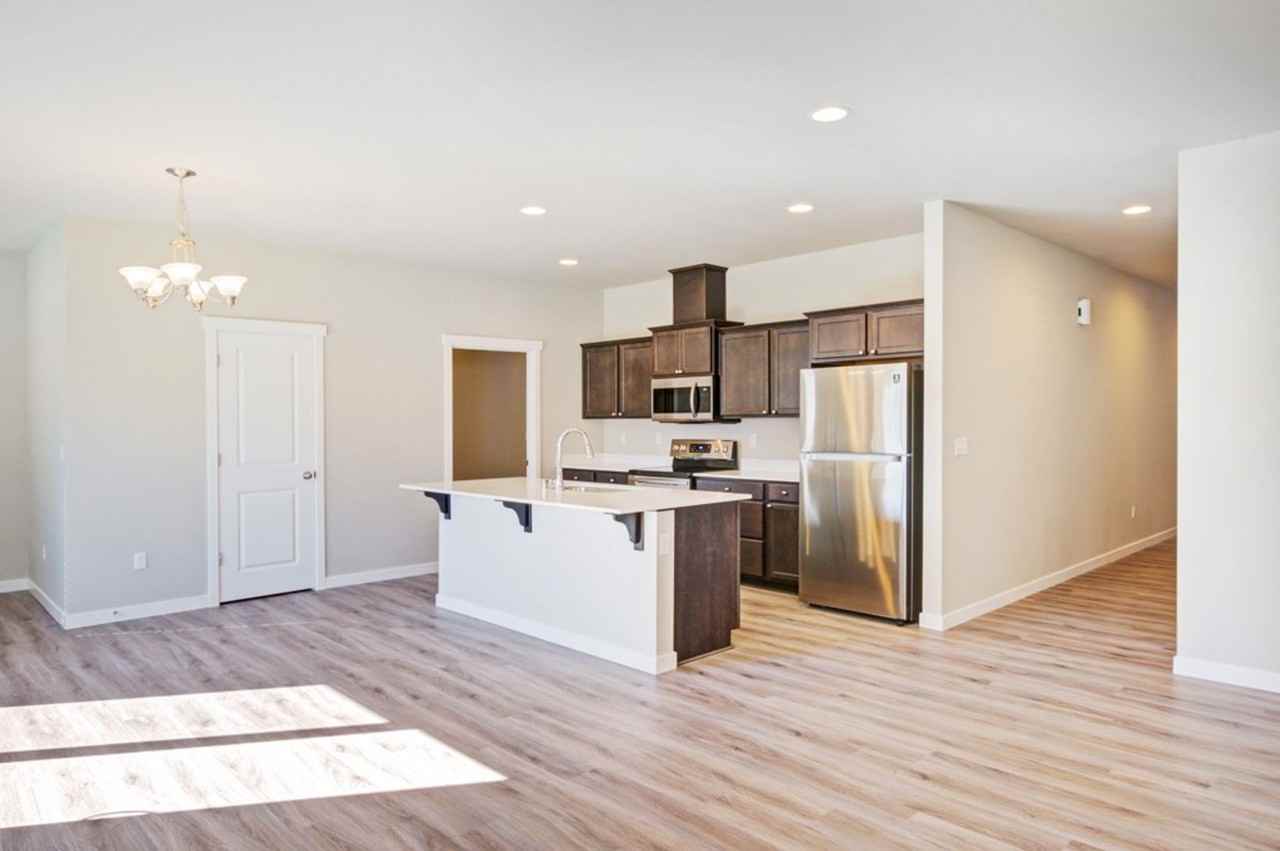 8410 63rd Pl Ne - Photo 3 of 20