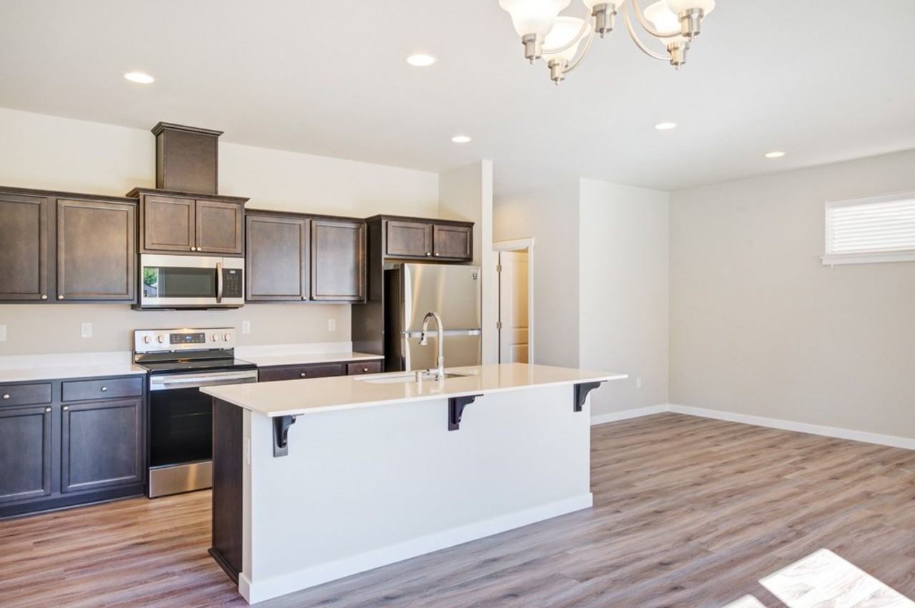 8410 63rd Pl Ne - Photo 4 of 20