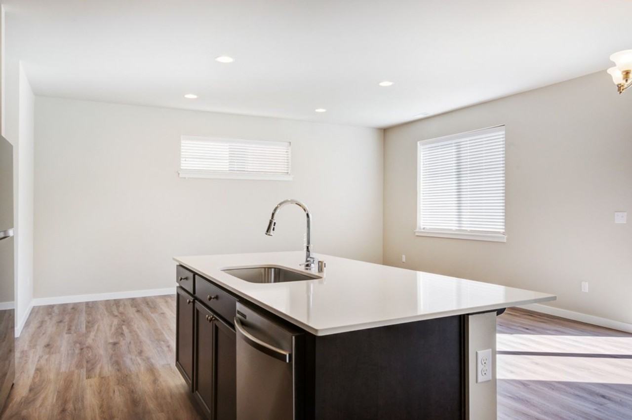 8410 63rd Pl Ne - Photo 6 of 20