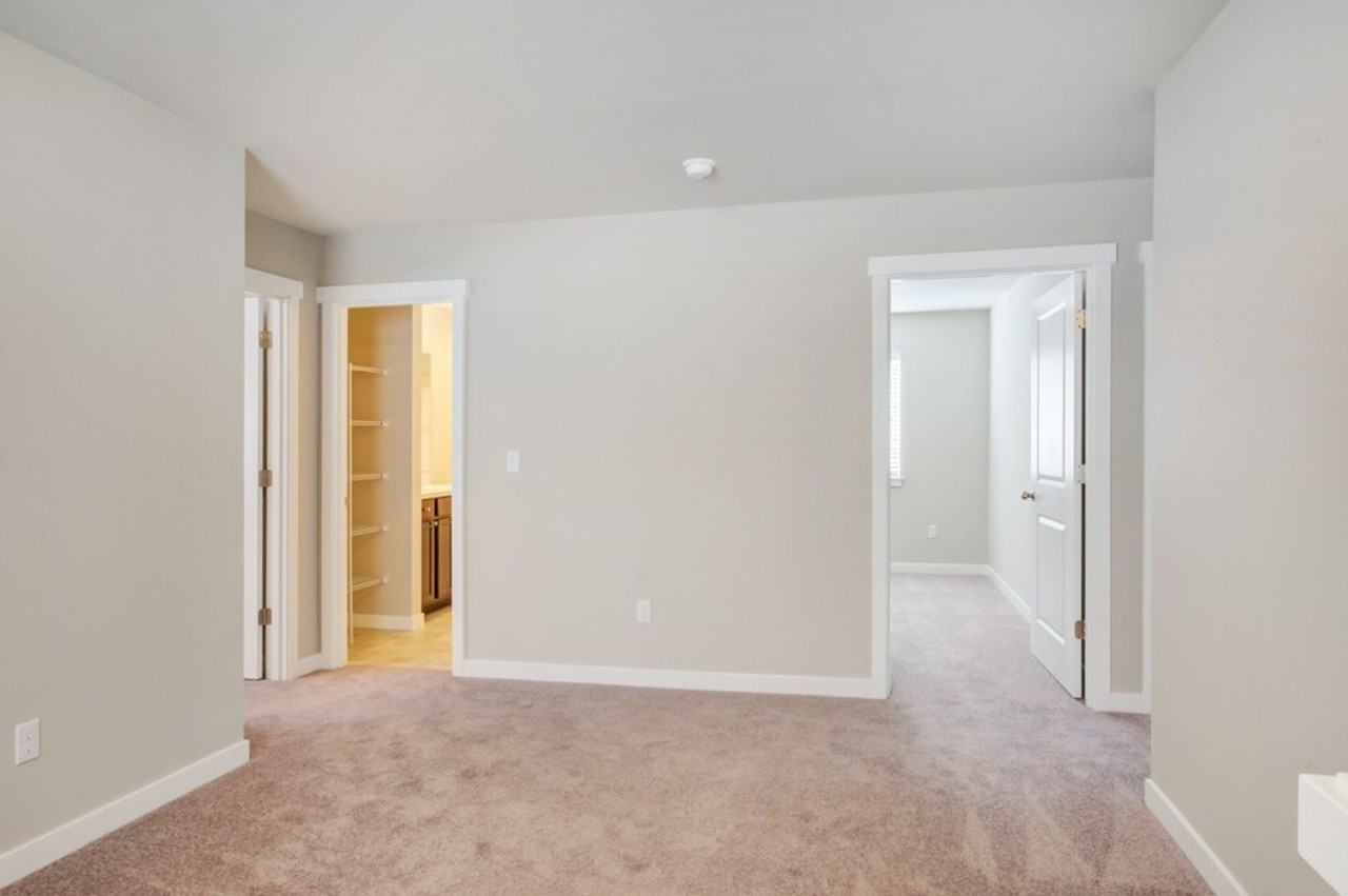 8410 63rd Pl Ne - Photo 7 of 20