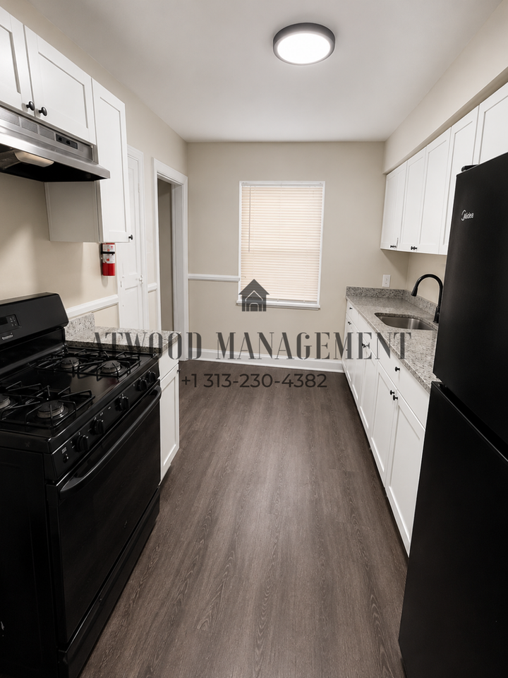 10015 Robson St - Photo 6 of 12
