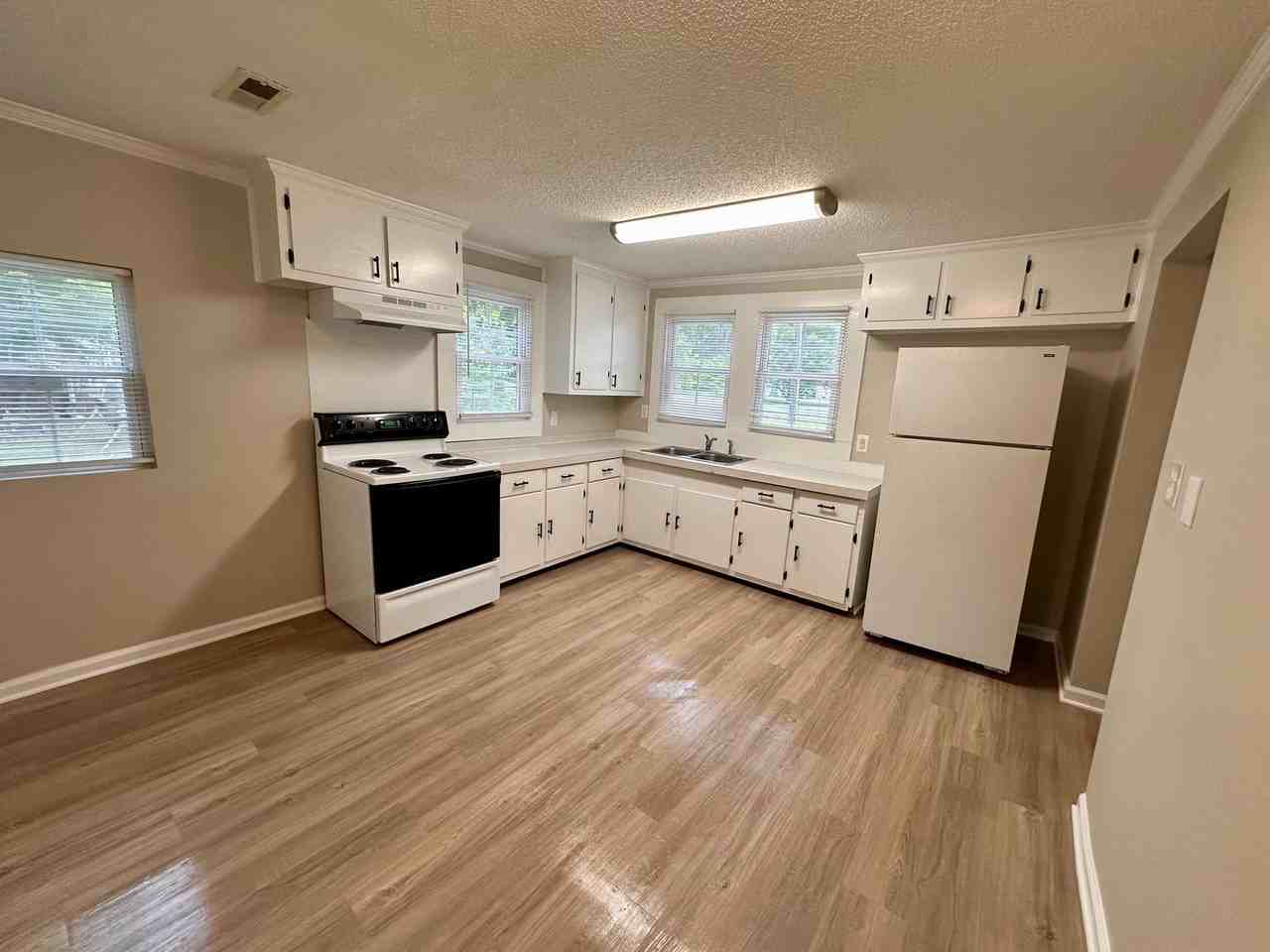 1178 Central Dr Nw - Photo 3 of 7