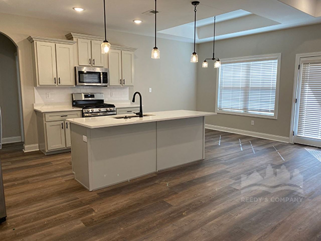 565 Beau View Way - Photo 3 of 22