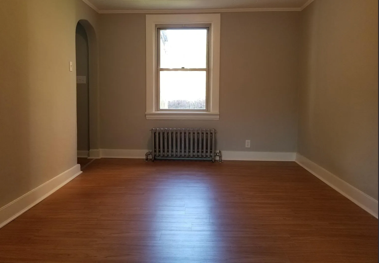 1336 Fallowfield Ave - Photo 4 of 18